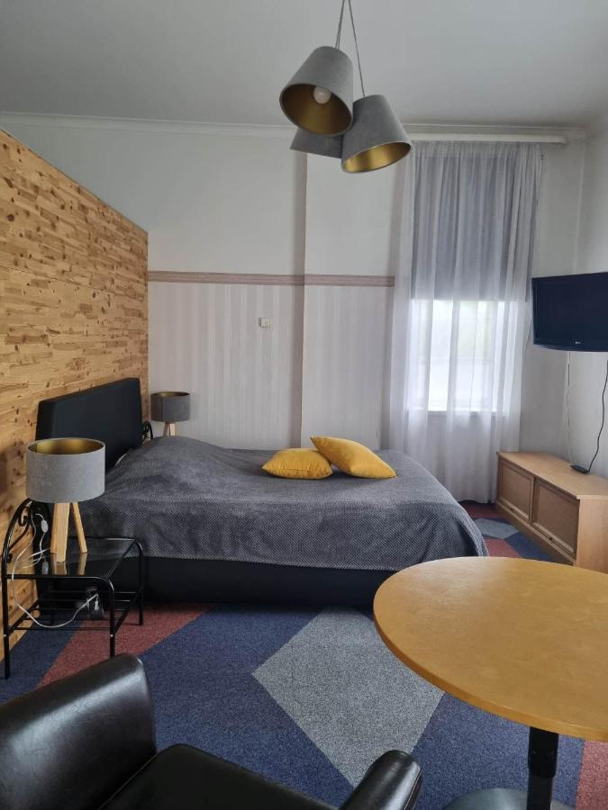 Hotell De Tolly Tõrve Buitenkant foto