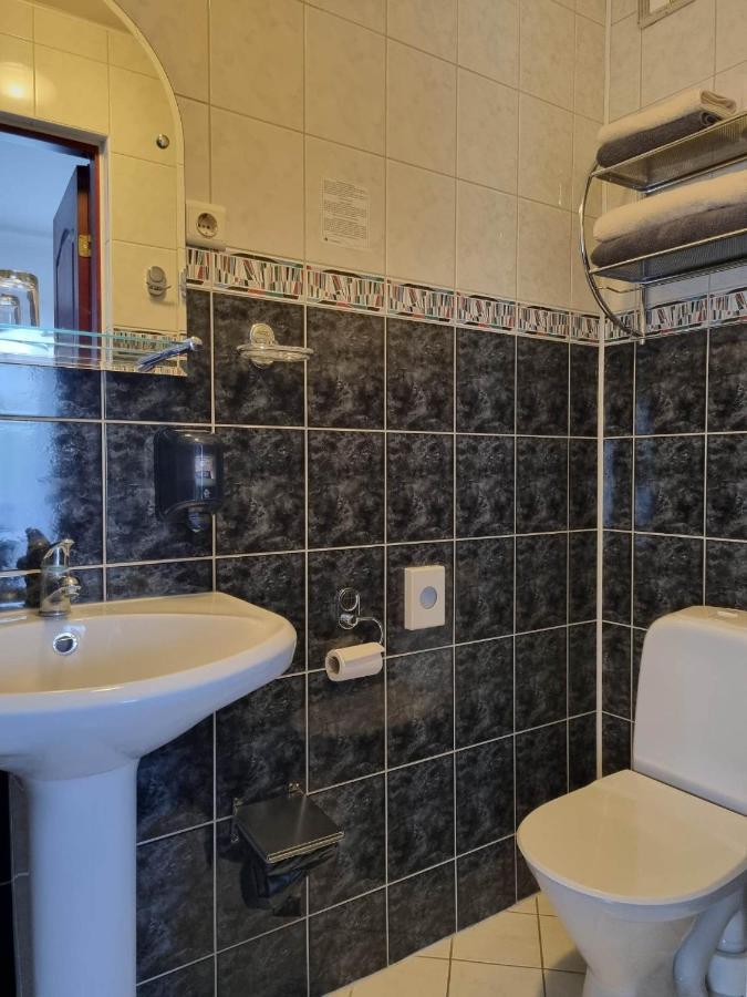 Hotell De Tolly Tõrve Buitenkant foto